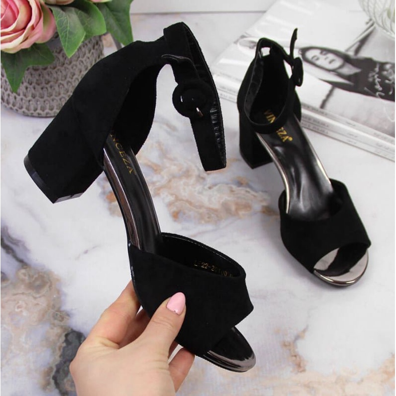 Svarta sandaler på Vinceza W JAN96B stolpen 1