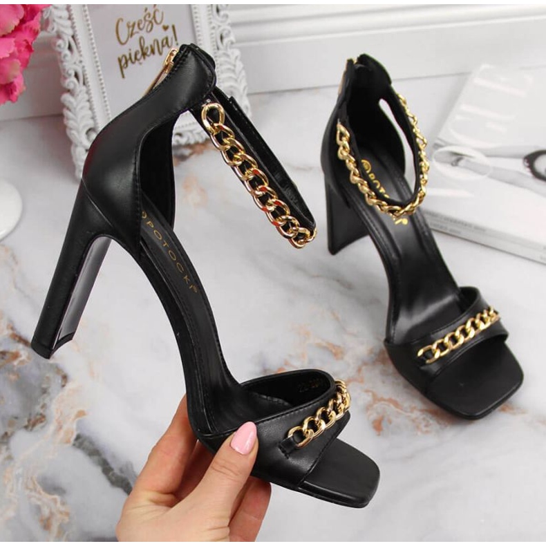 Sandaler på stolpe med kedja Potocki W WOL70A svart 1