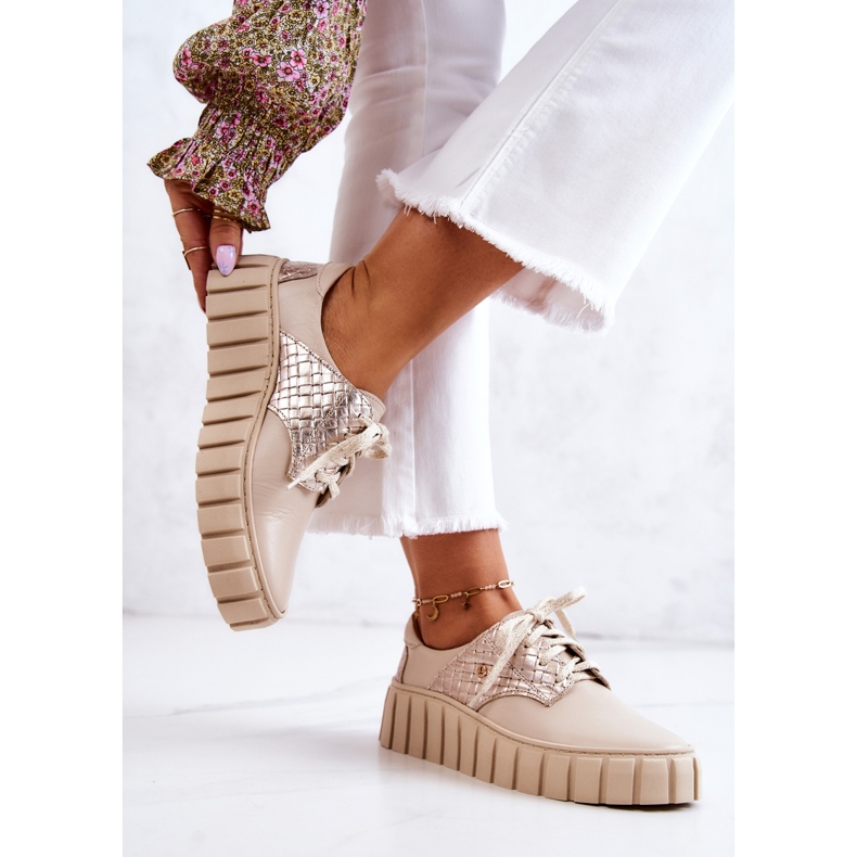 PA1 Läderskor på beige hypnosplattform 2