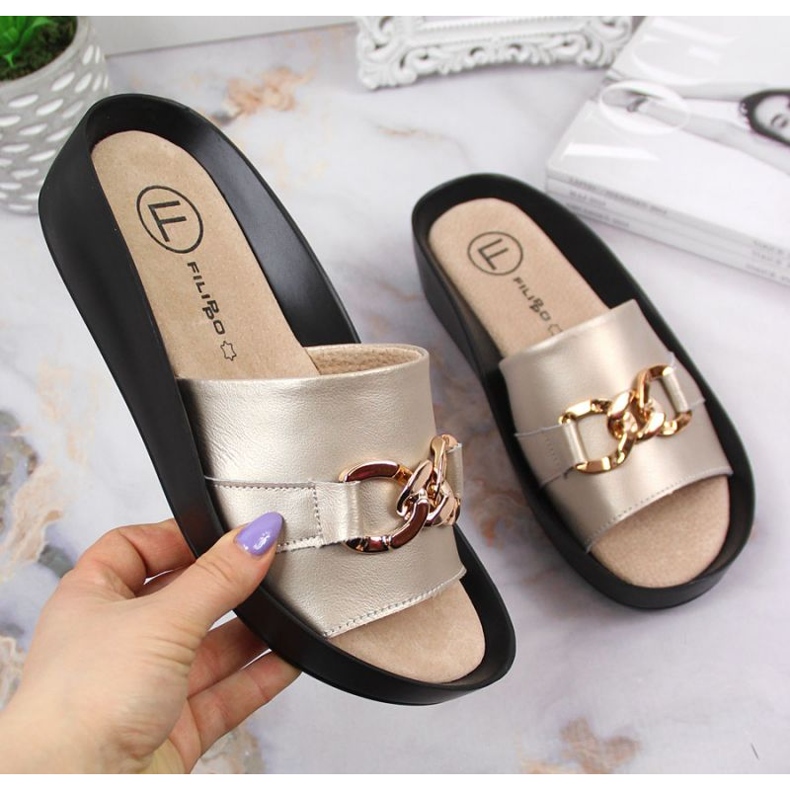 Skinntofflor med kedja Filippo W PAW345B gyllene 1