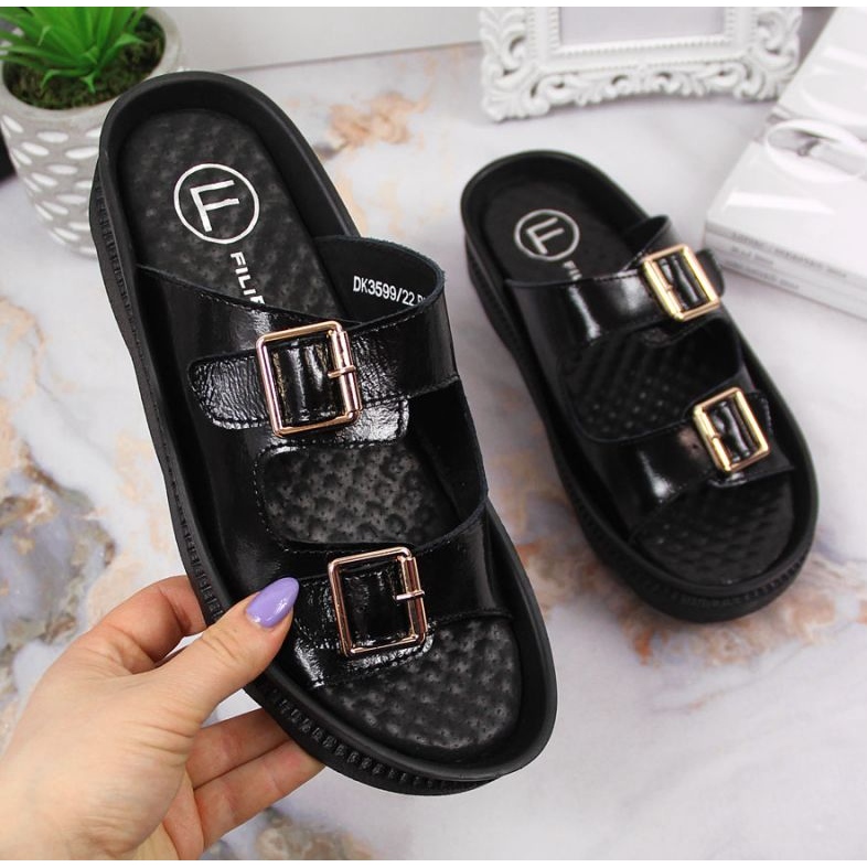 Skinntofflor med spännen Filippo W PAW346A svarta 1