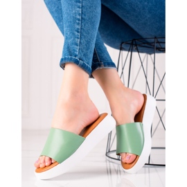 Encor Gröna flip-flops på plattformen 1