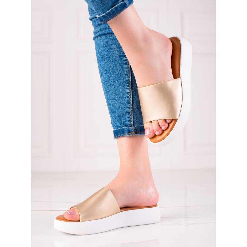 Encor Gyllene tofflor På Plattformen 1