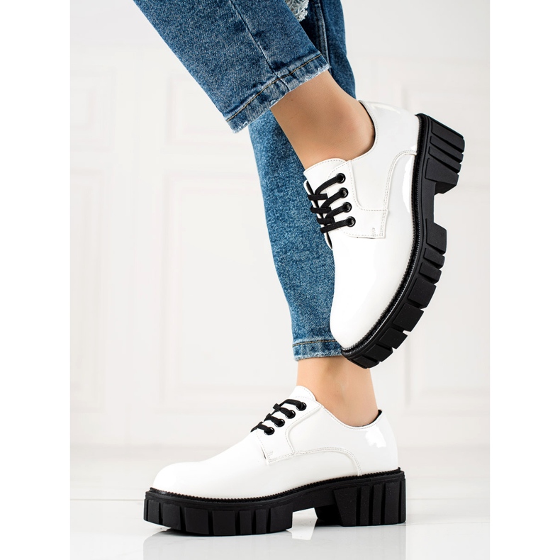 Vita skor på La.Fi-plattformen 1