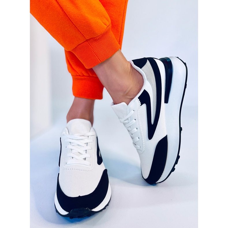 Naila Svarta sportskor för kvinnor vit 1