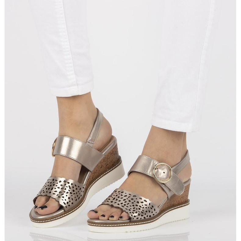 Sandaler på kilen Filippo DS2077 / 21 Go golden gyllene 1