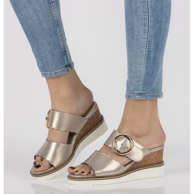 Gyllene tofflor på kilen Filippo DK2078 / 21 Go 1