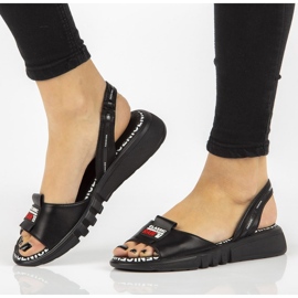 Svarta sandaler på kilen Filippo DS2352 / 21 Bk 1