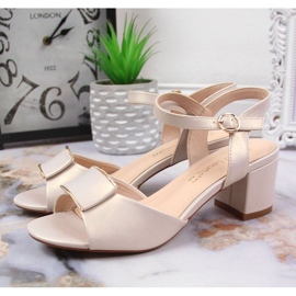 Sandaler på stolpen av Sergio Leone W SK139F beige 2