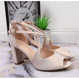 Sandaler på en pärlande stolpe Sergio Leone W SK210D beige 2