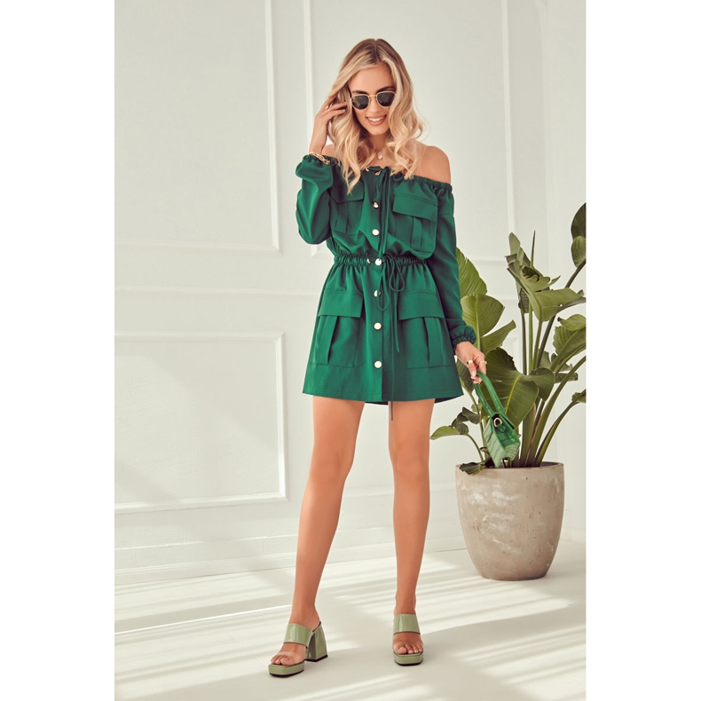 FM1 Lackade Tofflor På En Seattle Grön Bar 1