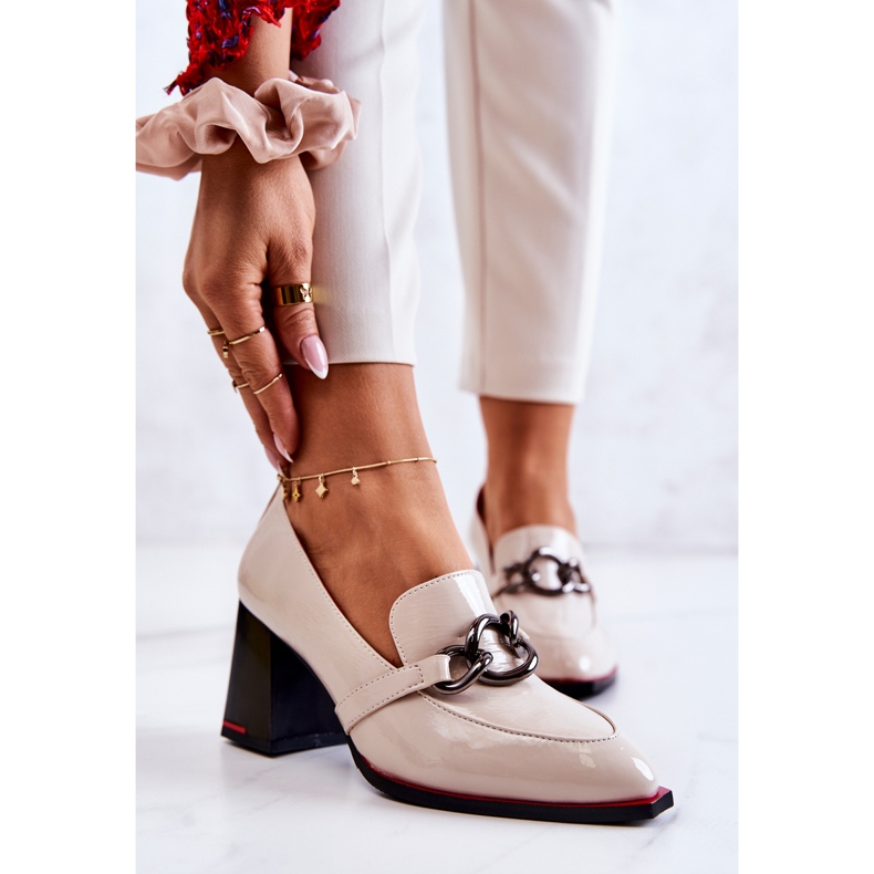 S.Barski Eleganta pumps på en beige Callim-pelare 1