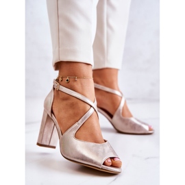 Sergio Leone Lädersandaler På En Gyllene Lorita Bar 2