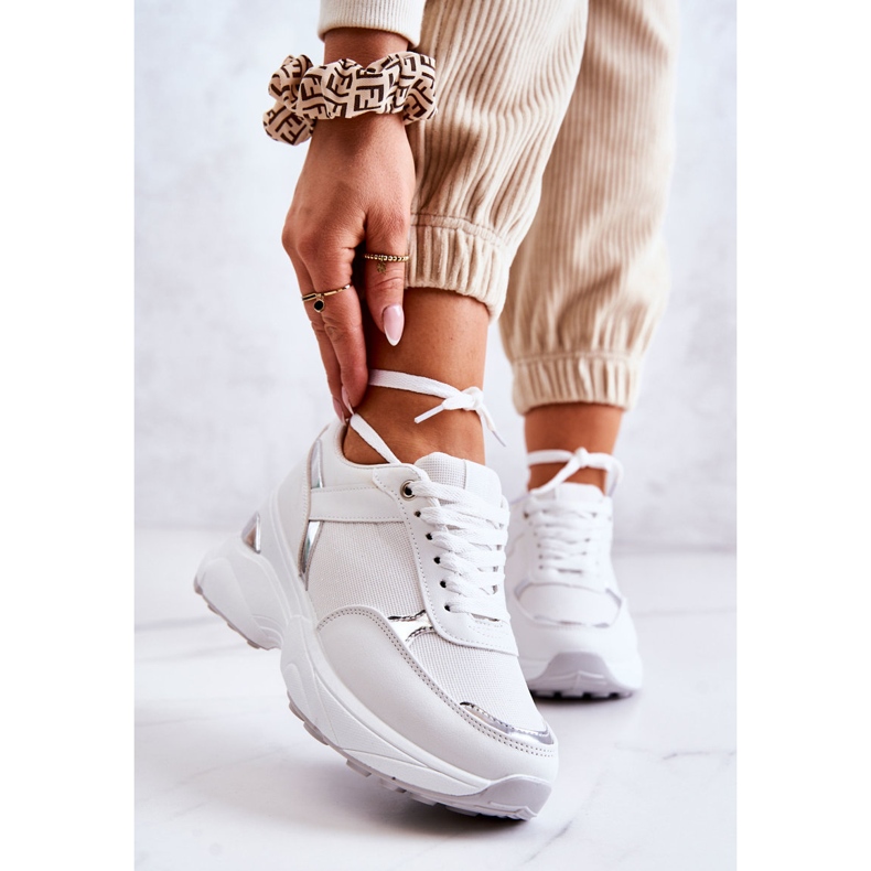 PG1 Glänsande sportskor för kvinnor på en kil, vit aktivitet silver- 1