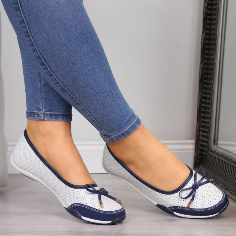 Kvinnors vitt läder genombrutna Ballerinas eVento 2