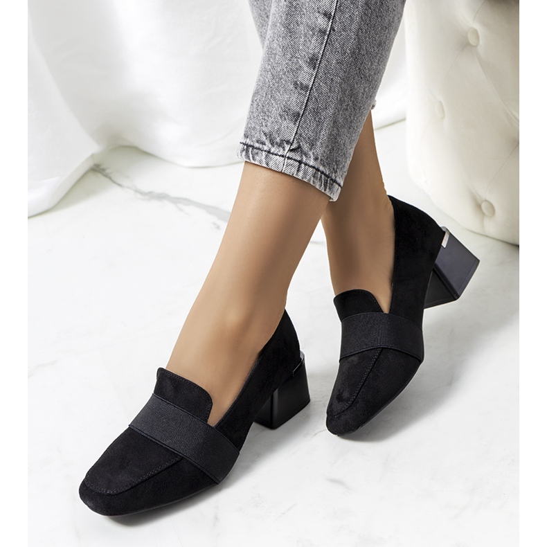 Svarta brogues på Arden-posten 1