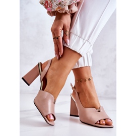 S.Barski Beige Fiorine Sandaler På En Bar 2