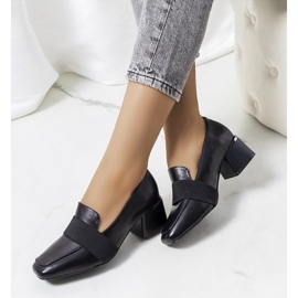 Svarta brogues på Thoma-inlägget 1