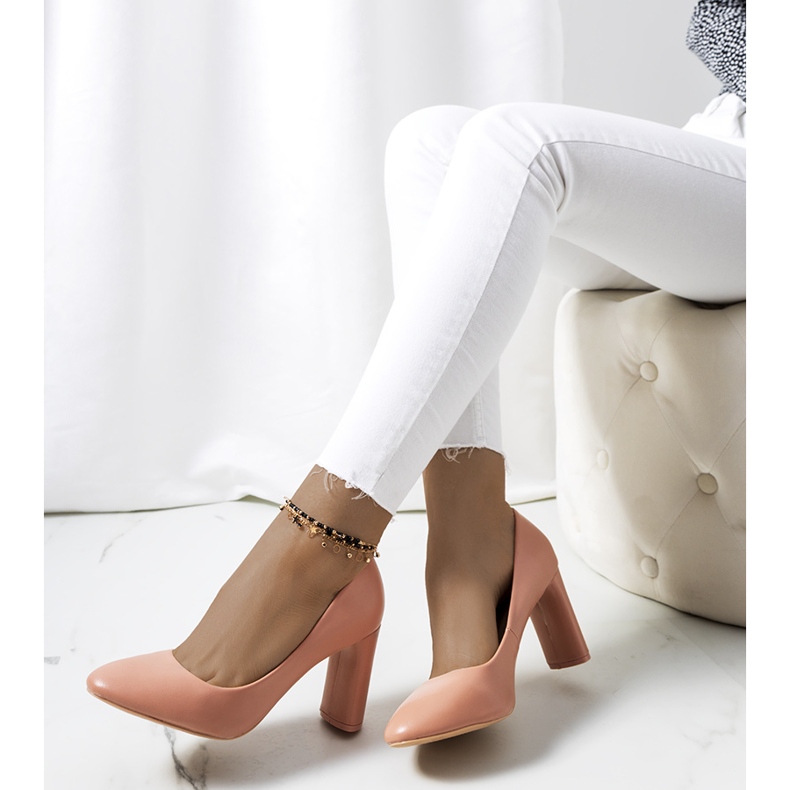 Rosa pumps på Burnaby-posten 1