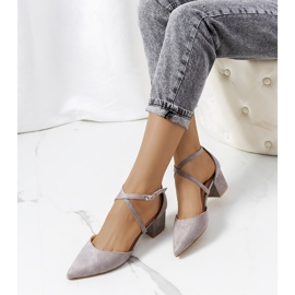 Grå pumps på Terra-stolpen 1