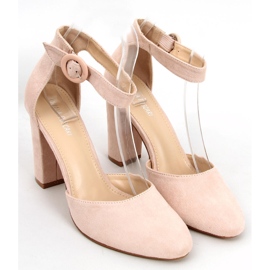 Pumps exponerade på Iris Nude-hälen beige 1