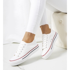 Vita sneakers på Wessel-plattformen 1