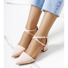 Beige pumps på Hyde-stolpen 1