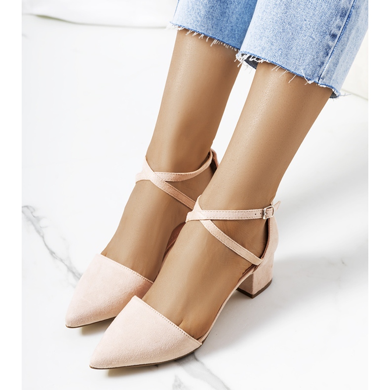 Beige pumps på Hyde-stolpen 1