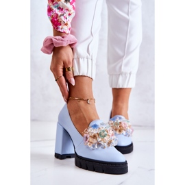 PA2 Eleganta pumpar med slät blå caterine-prydnad 1