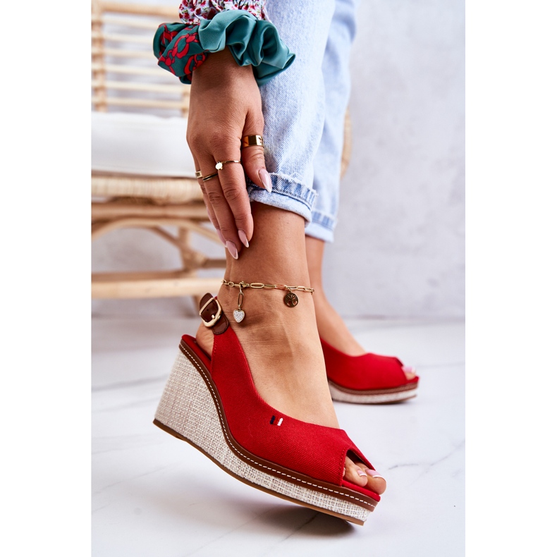 PS1 Bekväma sandaler för kvinnor med röda thallas med spänne 1