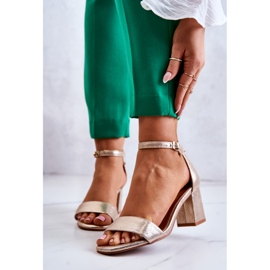 Vinceza Fashionabla damsandaler på en klack Guld Lucida gyllene 1