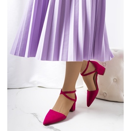 Rosa pumps på Hyde-stolpen 1