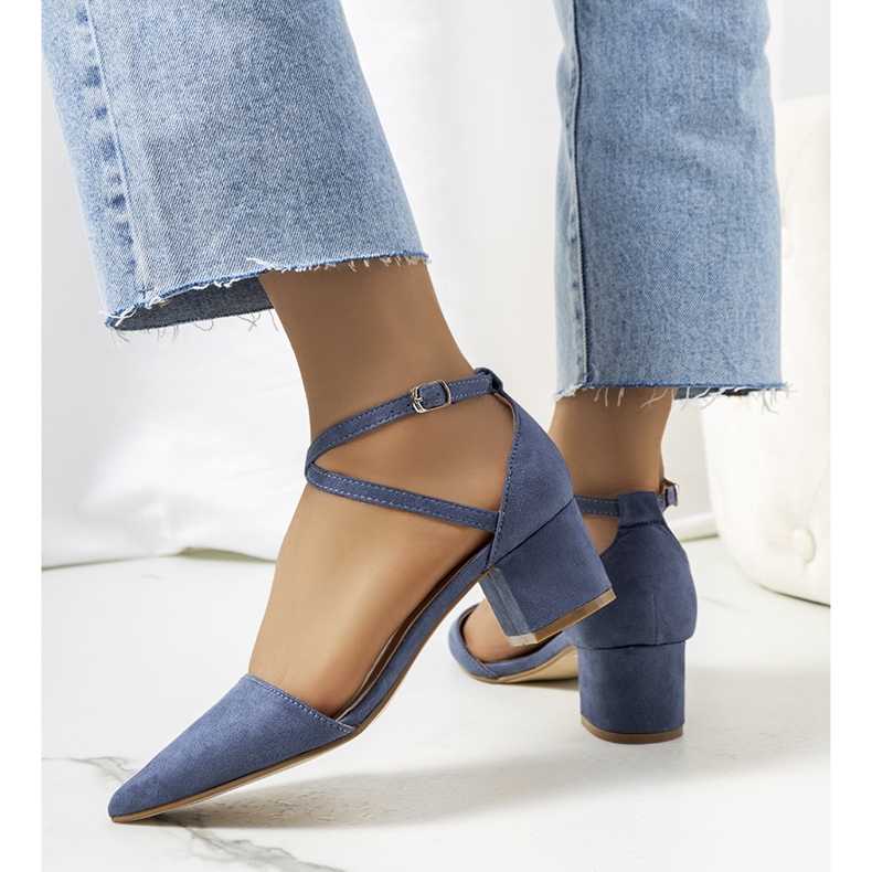 Blå pumpar på Hyde-stolpen 1