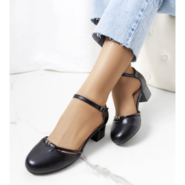 Svarta pumpar på en låg Lynden-stolpe 1