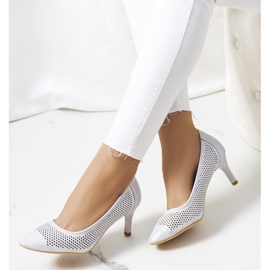 Grå genombrutna pumps på en Carling-klack silver- 1