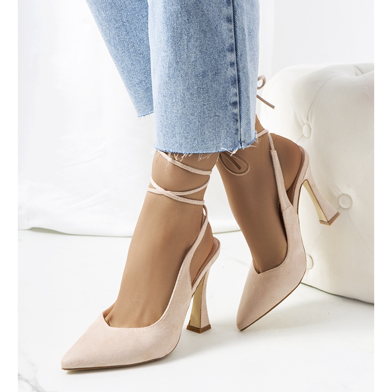 Beiga snörningspumpar på Lotti-stolpen beige 1