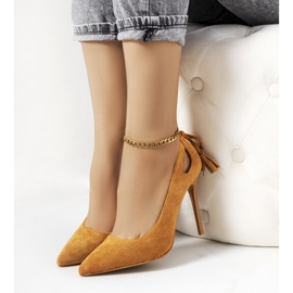 Bruna klackar med dekorativa Anthe-utskärningar 2