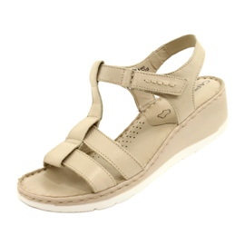 Sköna lädersandaler Caprice 28152-28 443 Beige 3