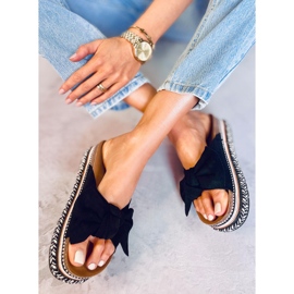 Flip-flops på en dekorerad Lane Black sula svart 2