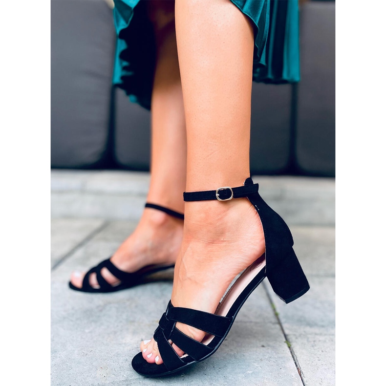 Avium Svarta sandaler med klack 2