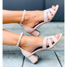 Avium Beige sandaler med klackar 2