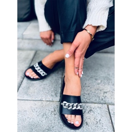 Tilia Svarta Tofflor med kedja 2