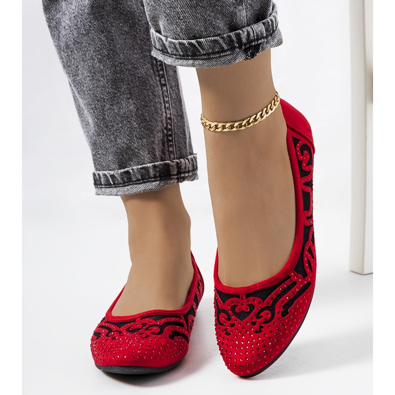 Röda ballerinor med genombrutna Selam ornament svart 1