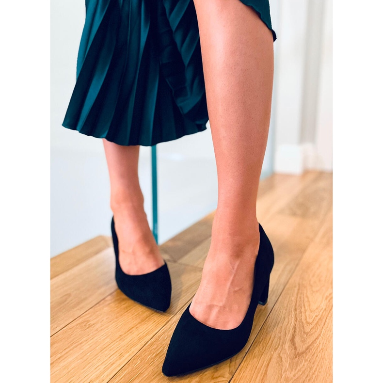 Pumpar på Durga Black-stolpen svart 1