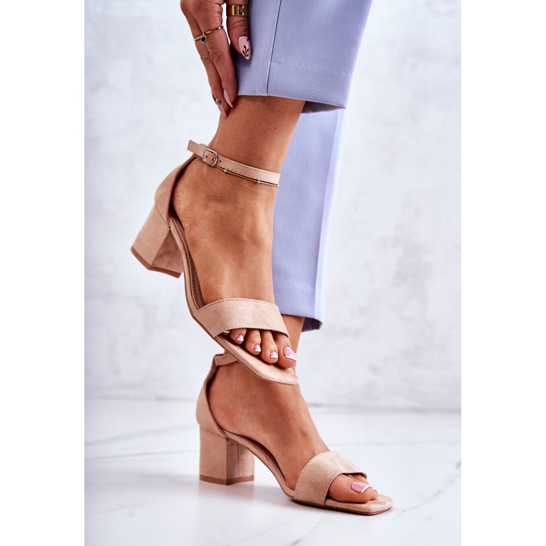 Vinceza Fashionabla mocka sandaler på en bar Beige Rovena 2