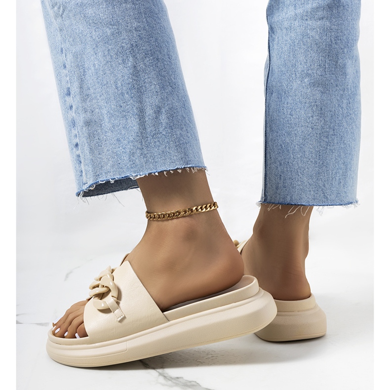 BM Beiga tofflor med Levy-kedja beige 1