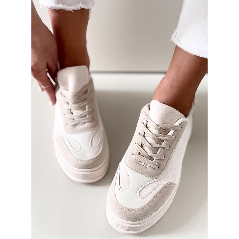 Högsoliga sneakers från Santi Beige 1