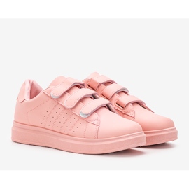Rosa sneakers på Daigle-plattformen 1