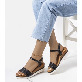 Svarta sandaler med en dekorativ Kirk-rem 1