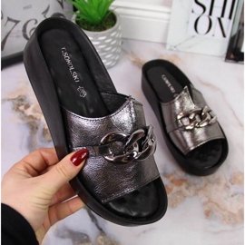 Skinntofflor med kedja T.Sokolski W SCA161 silver 1